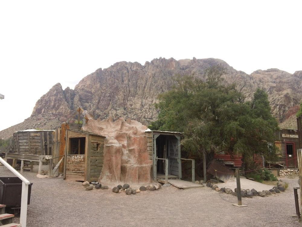Bonnie Springs Ranch Motel Blue Diamond Экстерьер фото