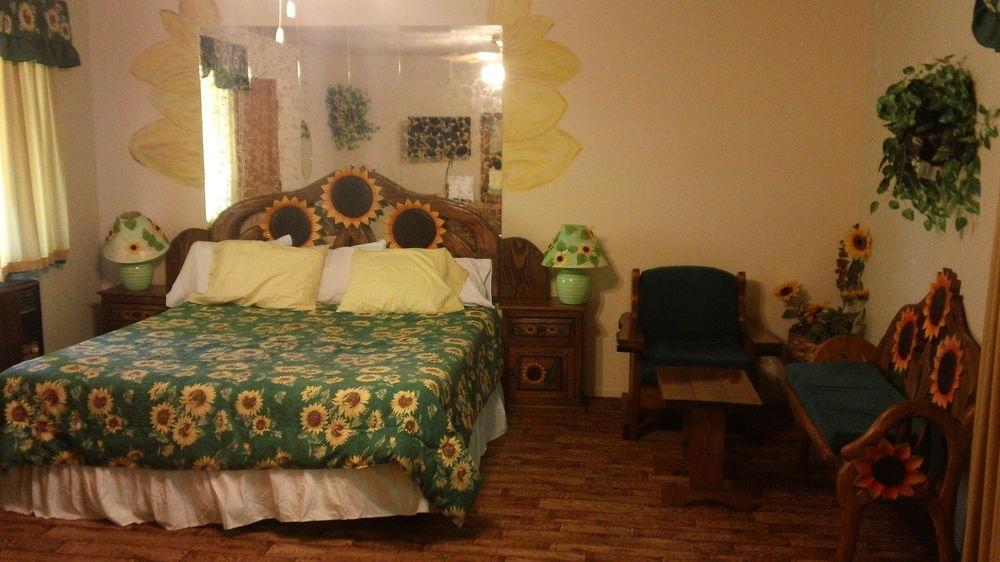Bonnie Springs Ranch Motel Blue Diamond Экстерьер фото