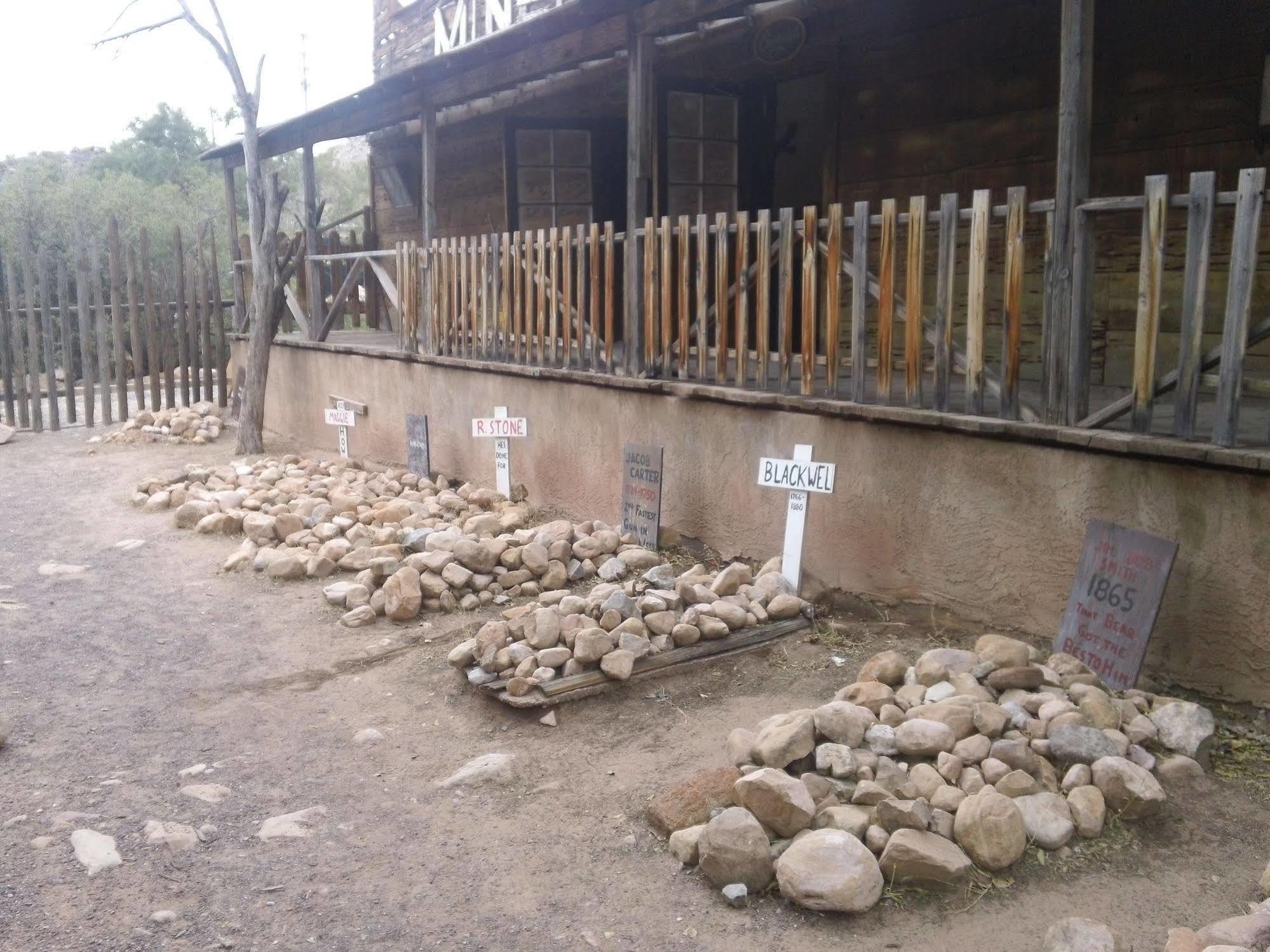 Bonnie Springs Ranch Motel Blue Diamond Экстерьер фото